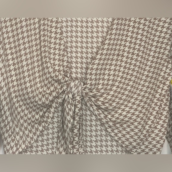 Pink Rose tan/wht tie top wrap blouse - Picture 5 of 8